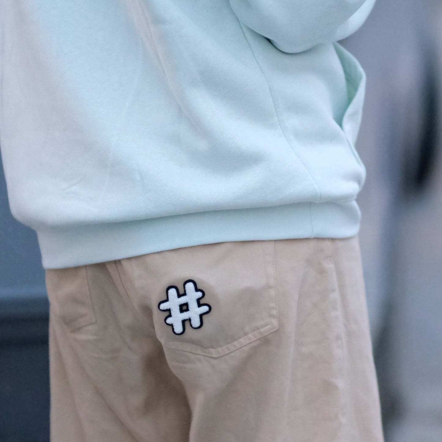 Hashtag - Vad vill du förmedla? Med vår hashtag kan du bjuda in till en eller flera spännande konversationer! Vår patchie som lyfter hela outfiten.