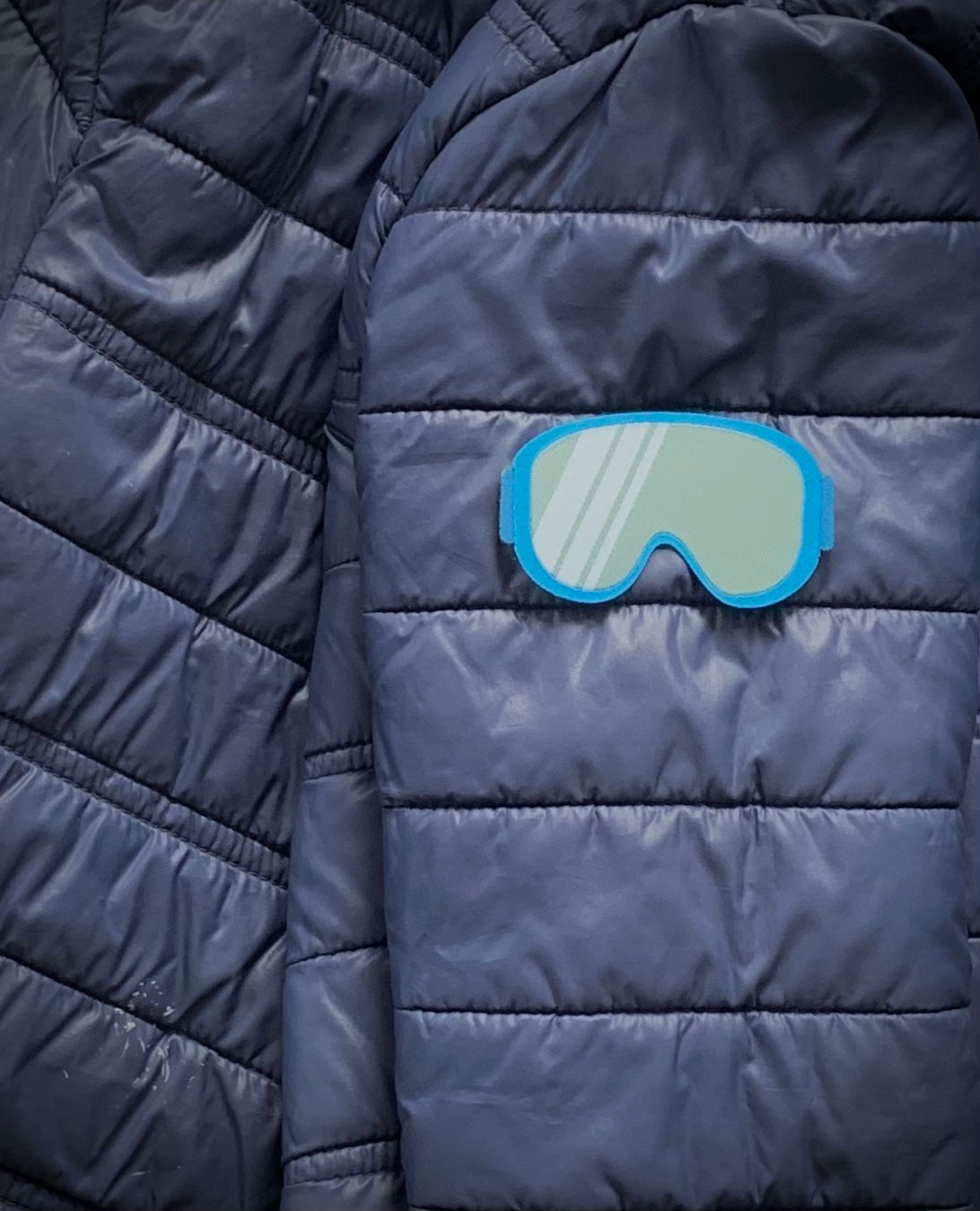 Denna är den perfekta patchen för dig som tar din skidåkning på allvar, in i skid dimman med vår goggles patchie på min skidjacka.