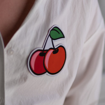 Cherries är en av våra absoluta favoriter!  Som man säger "like cherries on a pie" Vår patchie på en vit skjorta.