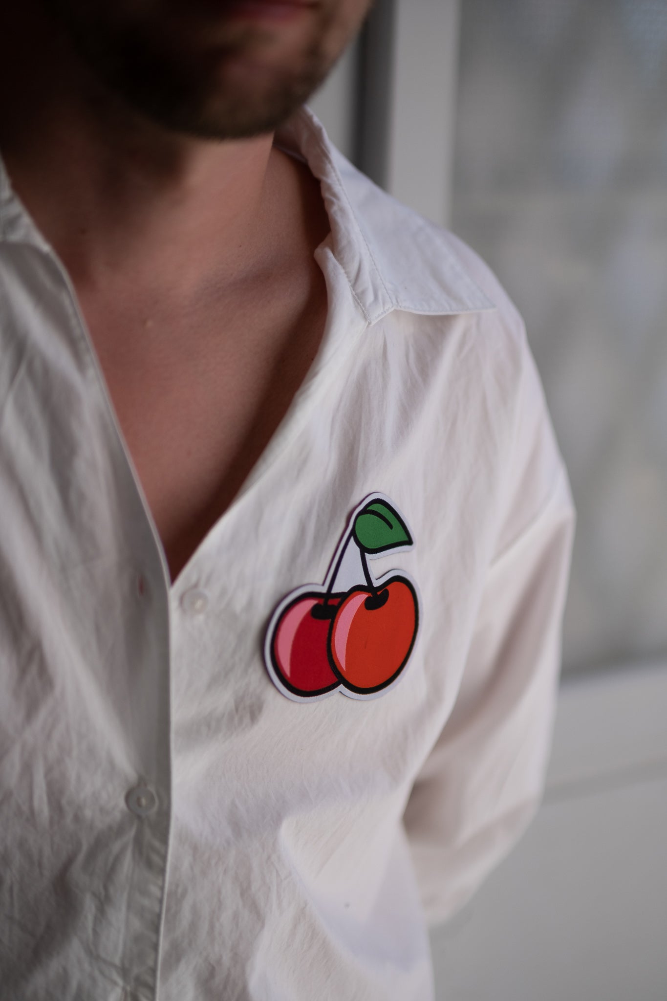 Cherries är en av våra absoluta favoriter!  Som man säger "like cherries on a pie" Vår patchie på en vit skjorta. 